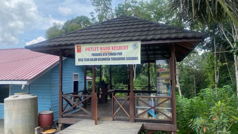 Foto: Otlet Madu kelulud, Jalan Poros Samarinda-Tenggarong. 