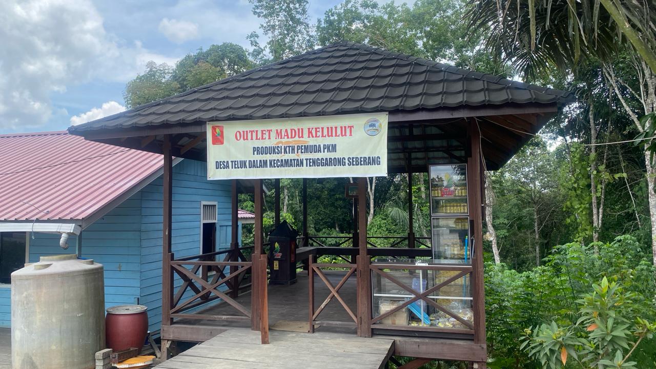 Foto: Otlet Madu kelulud, Jalan Poros Samarinda-Tenggarong. 