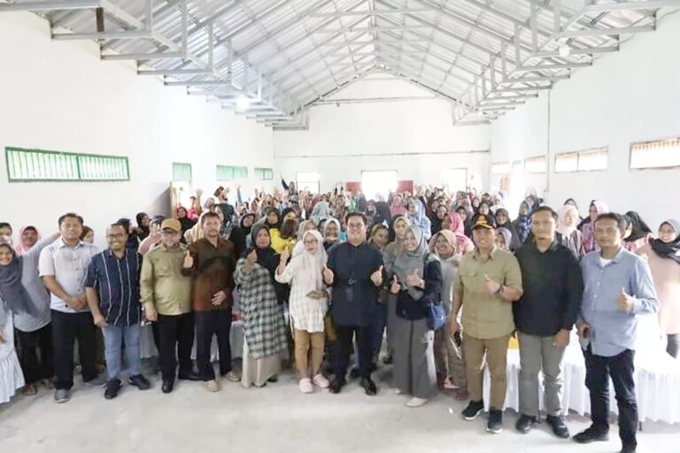 Foto : Wakil Bupati Kukar Rendi Solihin usai melakukan diskusi dengan para pelaku UMKM di Aula Kelurahan Sarijaya.