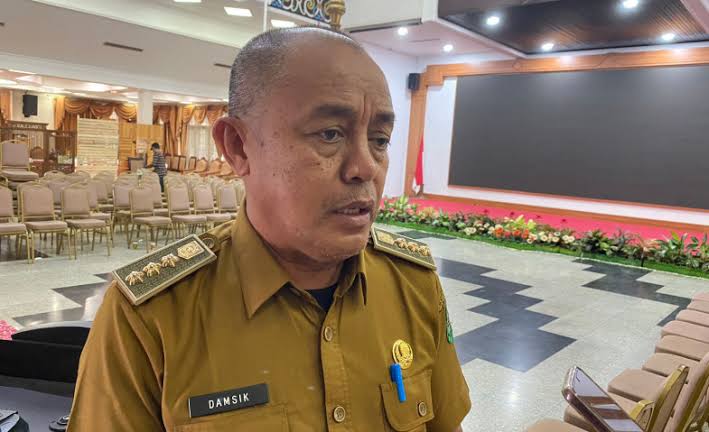 Foto : Camat Samboja, Damsik.