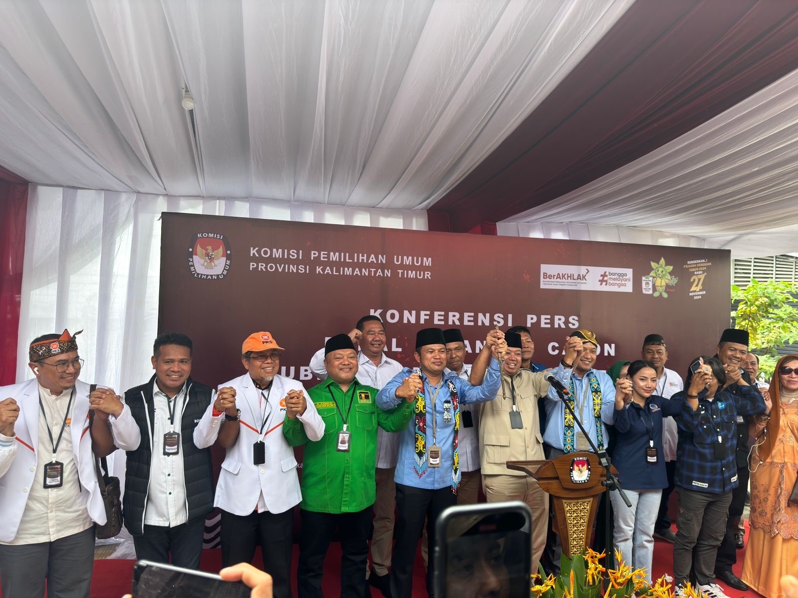 Caption: Suasana konperensi pers usai Rudy-Seno melakukan pendaftaran di KPU Kaltim, Kamis (29/8/2024).
