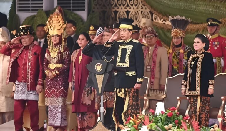 Foto: Presiden RI Joko Widodo bersama Presiden RI terpilih Prabowo Subianto menghadiri langsung Upacara dirgahayu ke-79 Republik Indonesia tahun 2024 di IKN. (Istimewa)