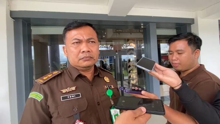 Caption: Kepala Seksi Penerangan Hukum Kejati Kaltim, Toni Setiawan.