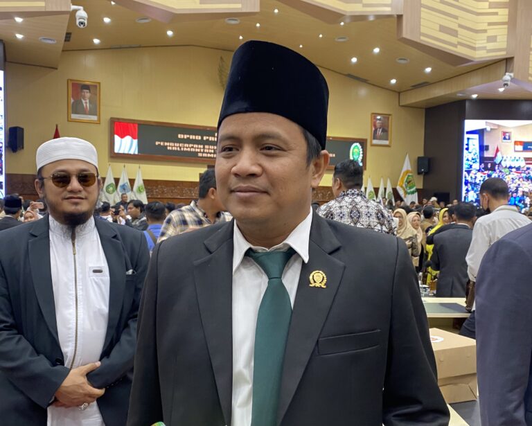 Caption: Selamat Air Wibowo