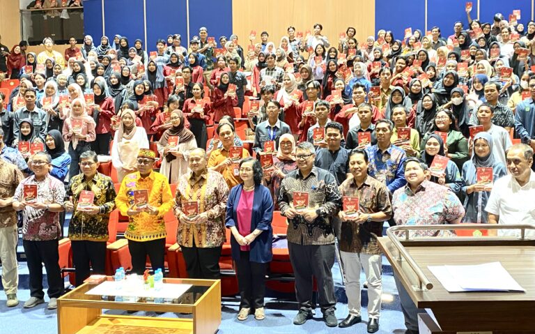 Caption: Suasana bedah Buku Peluncuran Buku Inche Abdoel Moeis: Pejuang Nasionalis Tanpa Pamrih di Universitas Mulawarman