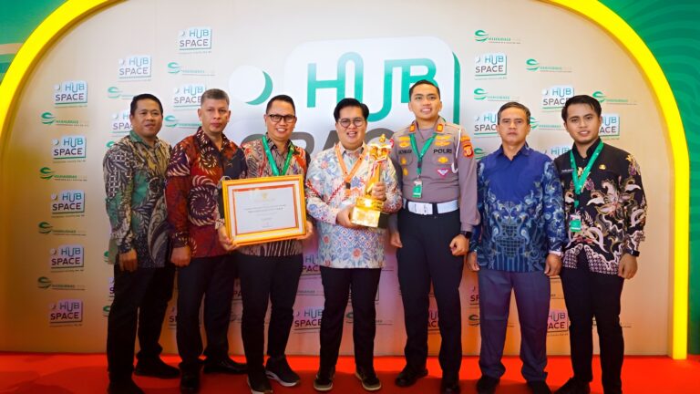 Foto: Wakil Bupati Kukar Rendi Solihin menerima Penghargaan Wahana Tata Nugraha (WTN) Tahun 2024.