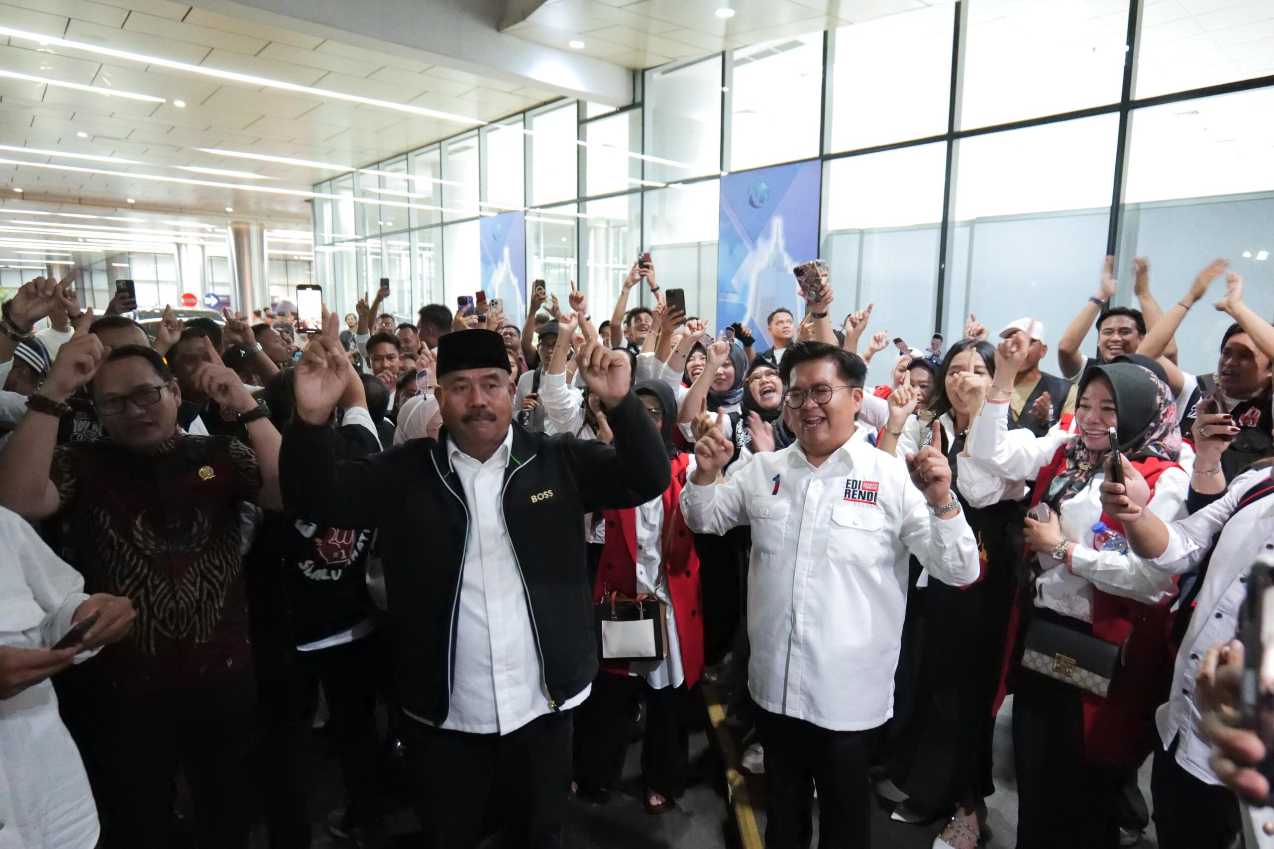 Foto: Kemeriahan atas dukungan Pasangan calon bupati dan wakil bupati nomor urut 1, Edi Damansyah-Rendi Solihin.