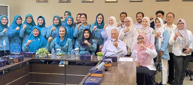 Caption: TP PKK Kaltim kunjungi RS di Balikpapan.