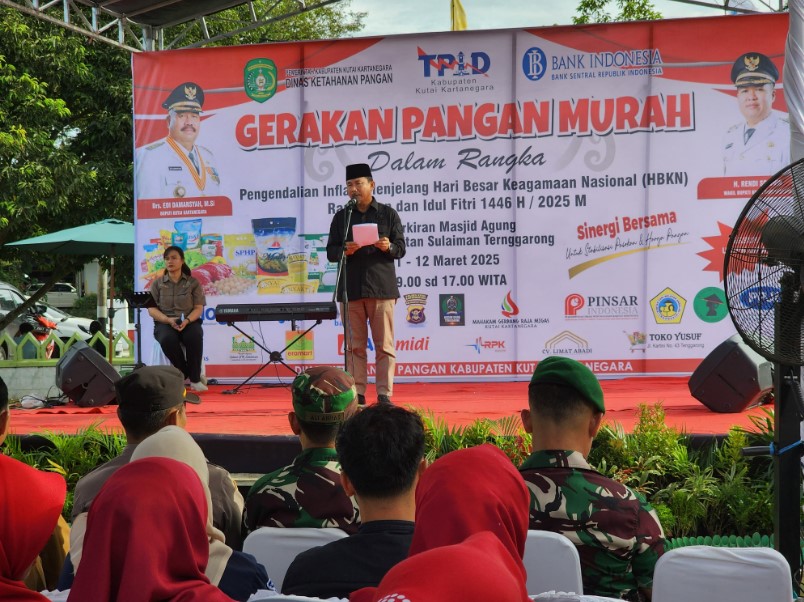 Pemkab Kukar menggelar Gerakan Pangan Murah (GPM) sebagai langkah strategis dalam pengendalian inflasi. Acara ini secara resmi dibuka oleh Sekretaris Daerah (Sekda) Kukar, Sunggono. (Portalborneo.id)