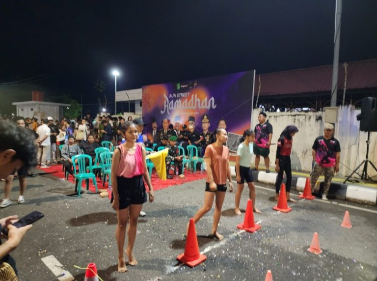 Run Street Ramadan Series Kukar Idaman Cup 2025 yang berlangsung sejak 2 Maret hingga 23 Maret 2025 resmi ditutup oleh Dispora Kukar, pada Minggu malam (23/3/2025). (Portalborneo.id)