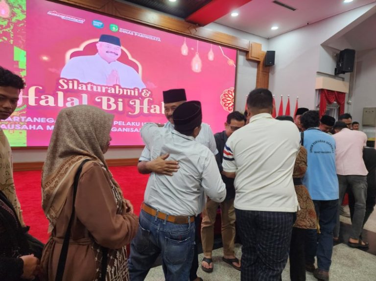 Bupati Kukar Edi Damansyah Dorong Kolaborasi Komunitas Pemuda dan Ekonomi Kreatif dalam Momen Halal Bihalal. (Portalborneo.id)