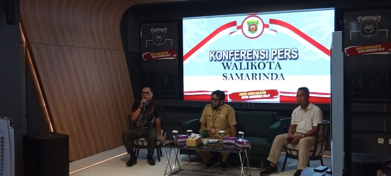 onferensi pers pemerintah kota samarinda tentang hasil uji BBM jenis pertamax.