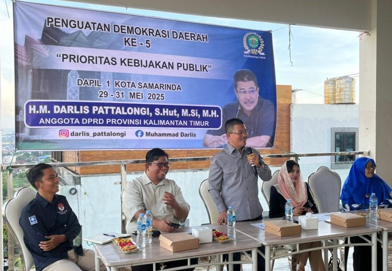 Anggota Komisi IV DPRD Kalimantan Timur (Kaltim), Darlis Pattalongi saat memberi paparan dalam kegiatan Penguatan Demokrasi Daerah (PDD)