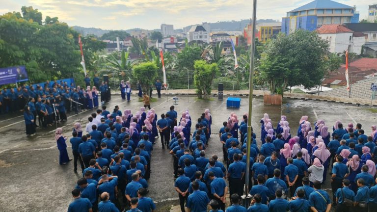 Upacara peringatan HUT ke-51 yang digelar di Kantor Pusat Perumdam Tirta Kencana, Senin (14/4/2025), dan dihadiri langsung oleh Wali Kota Samarinda, Andi Harun.