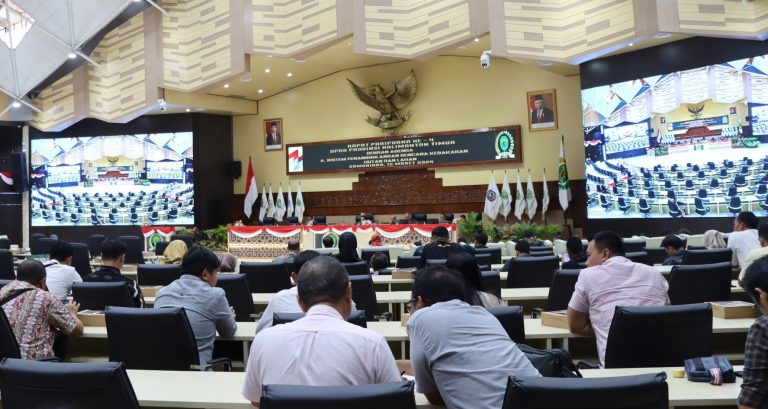 Suasana Rapat Paripurna DPRD Kalimantan Timur membahas enam Rancangan Peraturan Daerah (Ranperda) baru