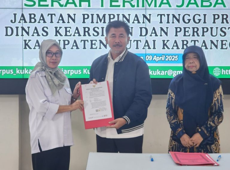 Rinda Desianti Resmi Jabat Plt Kepala Diarpus Kukar Gantikan Aji Lina Rodiah, Sunggono Harap Keberhasilan Sebelumnya Jadi Pondasi.