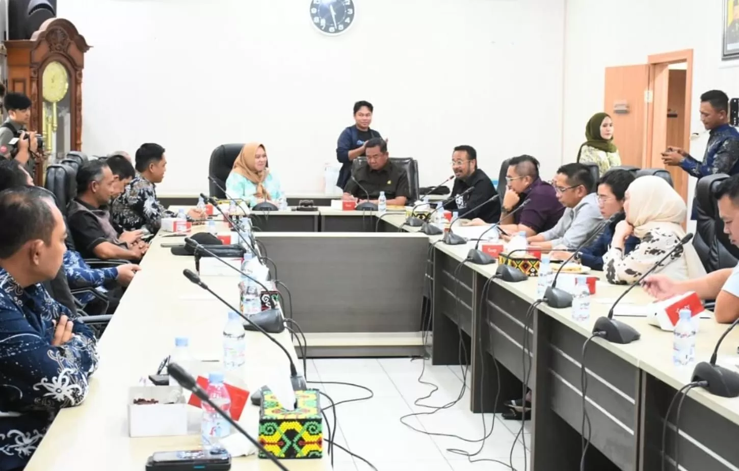 KUNJUNGAN KERJA. Komisi II DPRD Kaltim melakukan kunjungan kerja ke Balikpapan dalam rangka melakukan penyusunan rencana kerja pemerintah daerah. (ist)