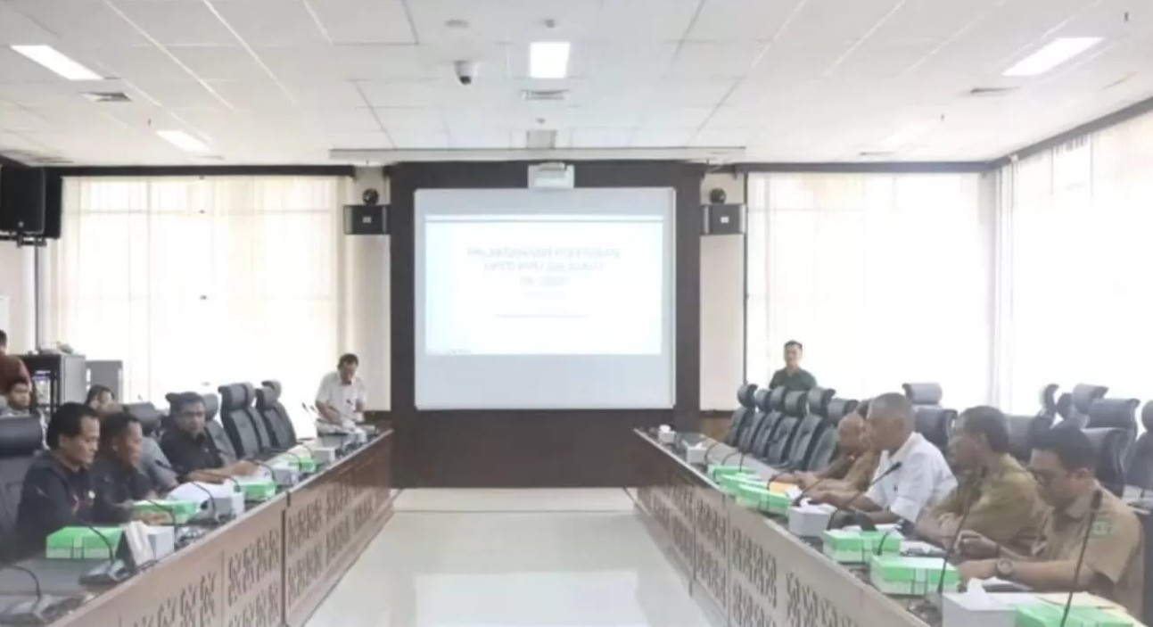 Komisi III DPRD Kaltim menggelar rapat koordinasi bersama PUPR-Pera bahas penanganan jalan rusak.