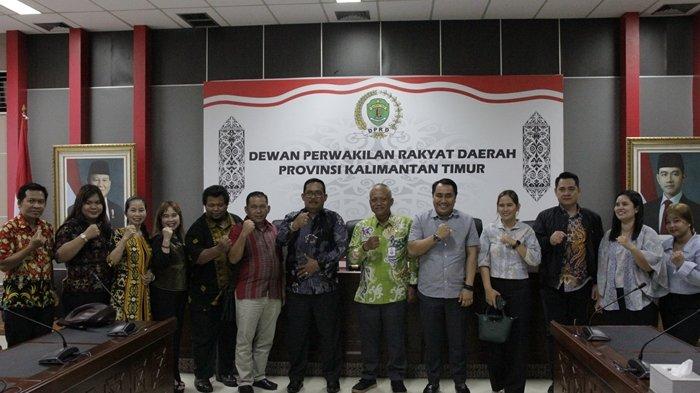 Sekretariat DPRD Provinsi Kalimantan Timur menerima kunjungan kerja dari DPRD Kabupaten Kutai Barat pada Kamis (15/5/2025), di Gedung E, Kantor DPRD Kaltim (ist)
