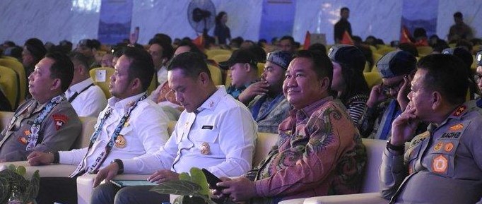 Wakil Ketua DPRD Provinsi Kalimantan Timur, Ekti Imanuel, menghadiri pembukaan Kongres XXXIX Gerakan Mahasiswa Kristen Indonesia (GMKI) yang digelar di Plenary Convention Hall, Samarinda, Sabtu (17/5/2025)