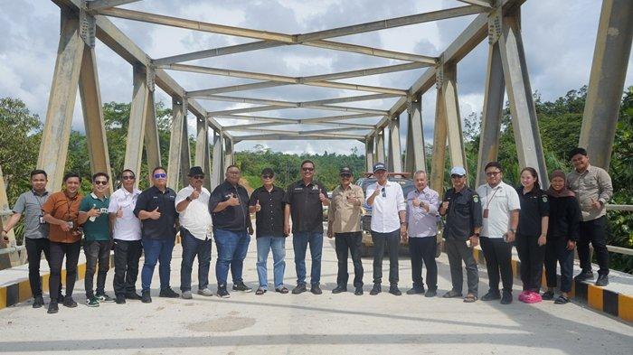 Wakil Ketua DPRD Kalimantan Timur, Ekti Imanuel, turun langsung meninjau pembangunan jalan penghubung Tering–Ujoh Bilang Segmen I dan II, Selasa (20/05/2025)(ist)