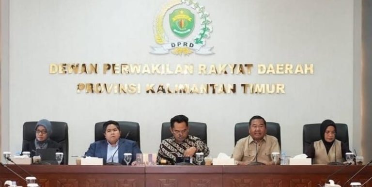 Rapat kerja perdana di Gedung DPRD Kaltim, Jalan Teuku Umar, Samarinda, Senin (26/5/2025)