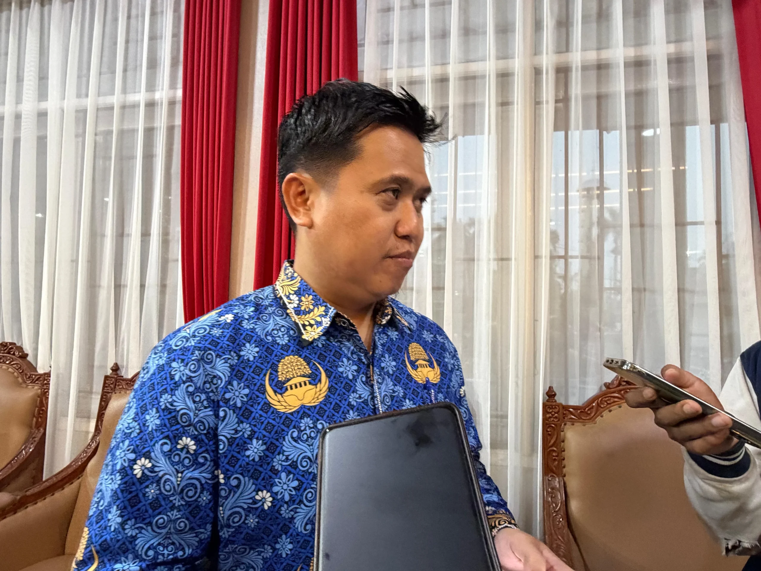 Plt Kepala Distransnaker Kukar, Dendy Fahriza.